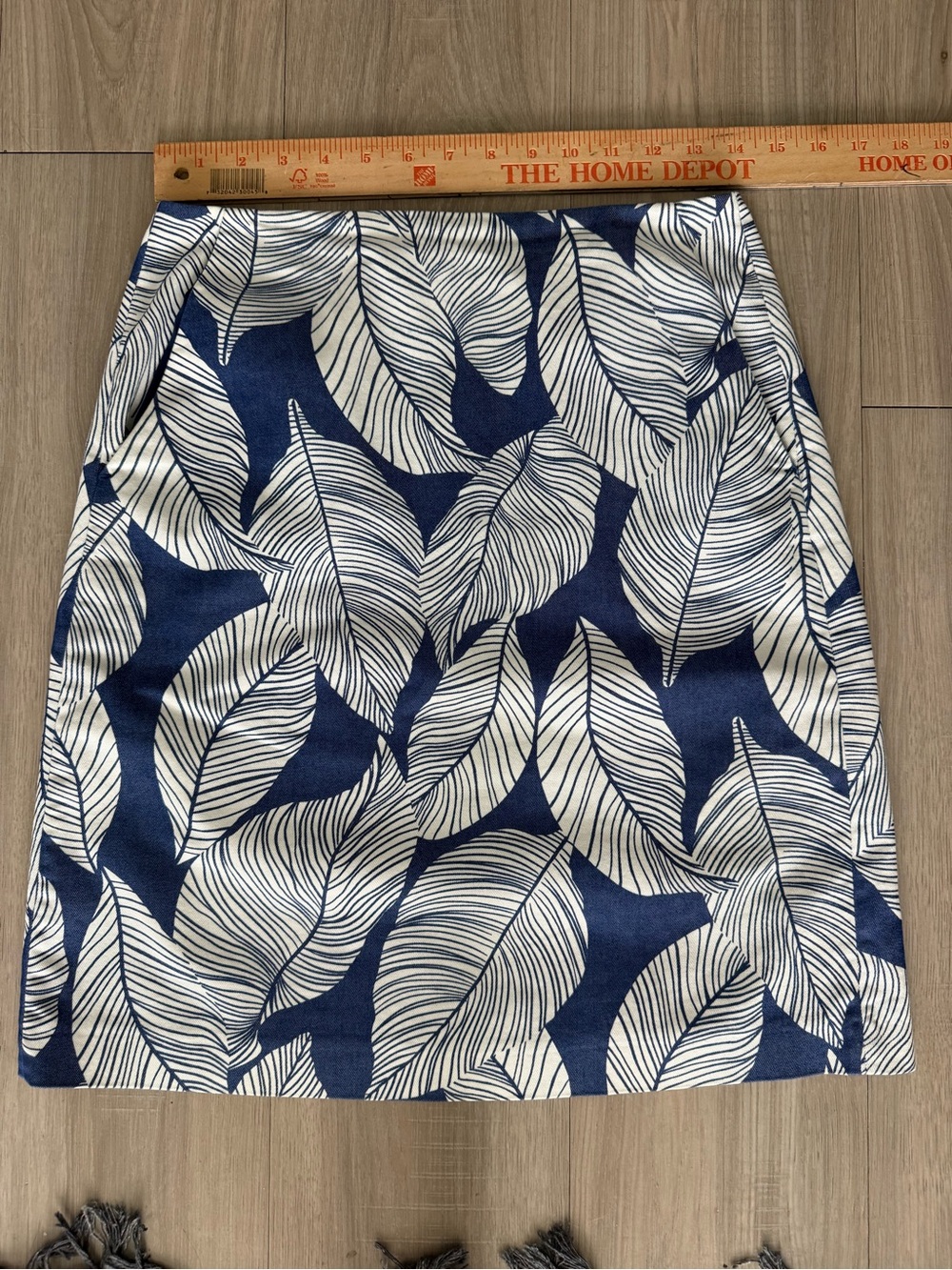 Hobbs London Navy and White Leaf-Print Pencil Skirt